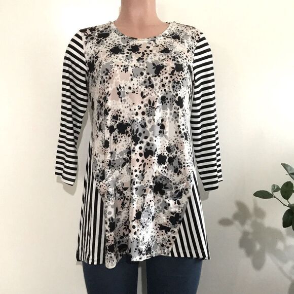 LOGO by Lori Goldstein Rayon 230 Top with Striped Sleeves - Picture 1 of 5